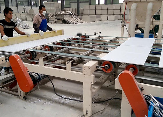 ভালো দাম পিএলসি নিয়ন্ত্রিত শীট রক পিভিসি এবং অ্যালুমিনিয়াম ফয়েল ডাবল সাইড ল্যামিনেটিং মেশিন অনলাইন