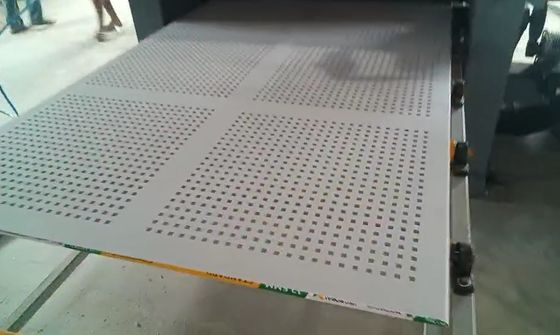 ভালো দাম ছোট ব্যবসায়ের জন্য ছিদ্রযুক্ত জিপসাম ড্রাইওয়াল বোর্ড সিলিং মেশিন প্লাস্টার মিথ্যা সিলিং পাঞ্চিং মেশিন অনলাইন