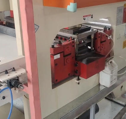 ভালো দাম কাস্টমাইজড সম্পূর্ণ স্বয়ংক্রিয় বোর্ড ছিদ্রযুক্ত ইস্পাত পাঞ্চিং মেশিন অনলাইন