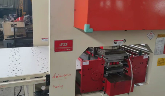 টাইল হাইড্রোলিক প্রেস মেশিন এমডিএফ বোর্ড শিট বোর্ড পাঞ্চিং মেশিন পরিচালনা করা সহজ